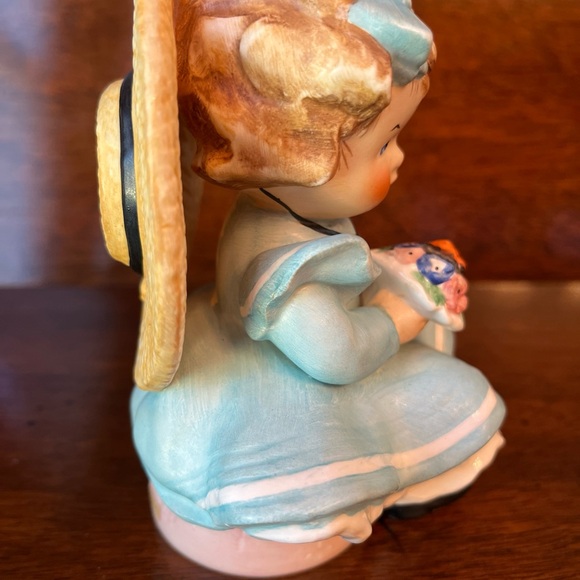 Goebel Charlot Byj 12 Sitting Pretty Girl With Bouquet Figurine 1957 - Picture 6 of 12